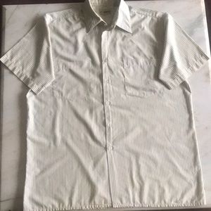 HABAND half sleeve button down shirt.